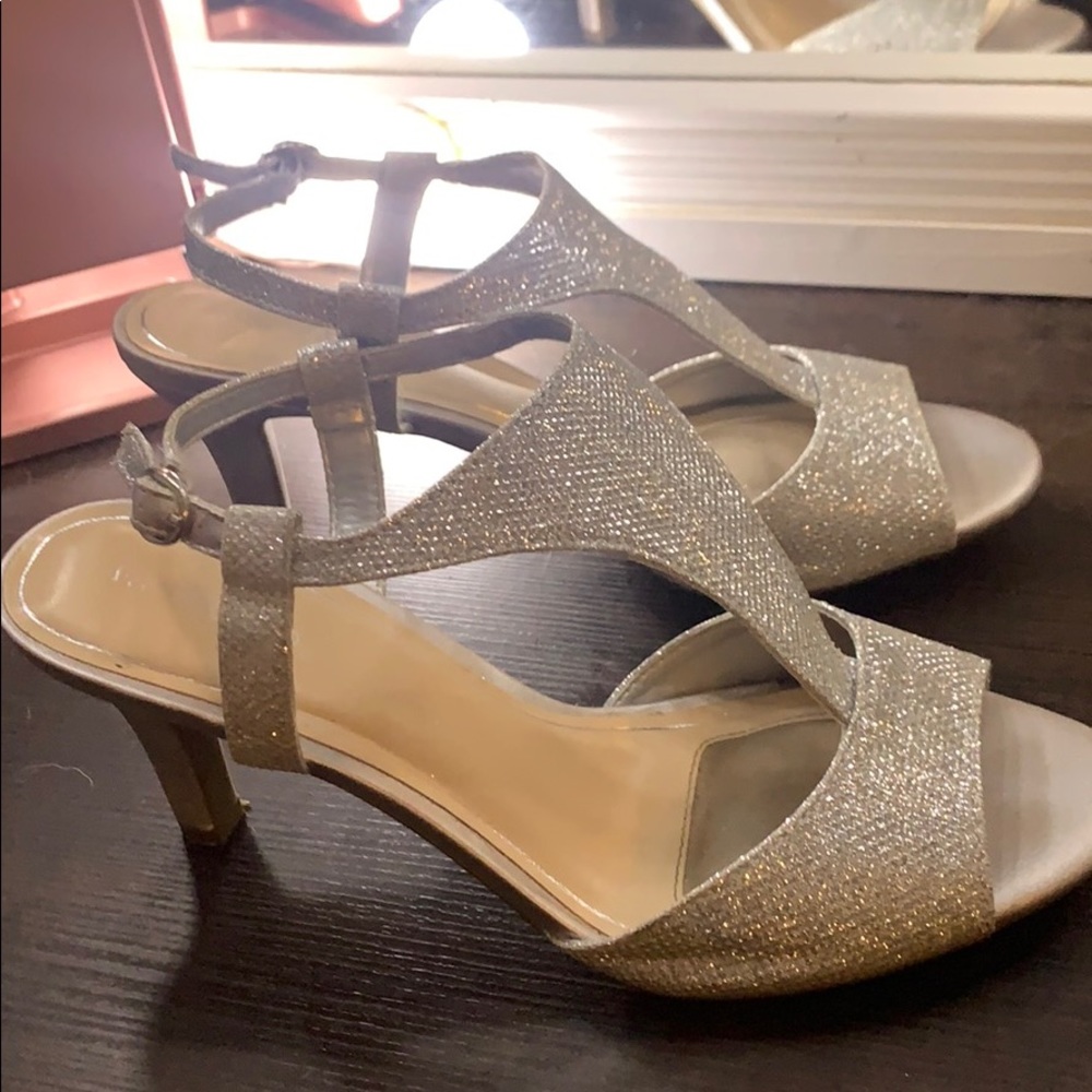 Heels - Picture 2 of 3